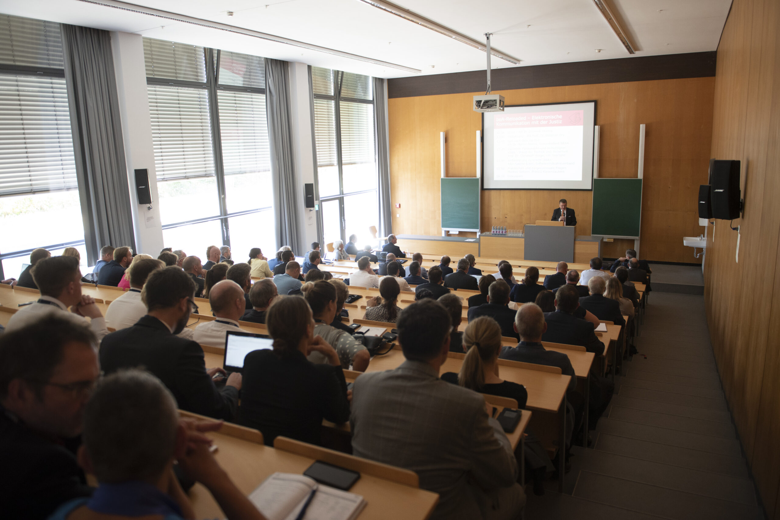 Digitale Normen – Digitalisierung und Arbeitsteilung in Gesetzgebungsprozessen